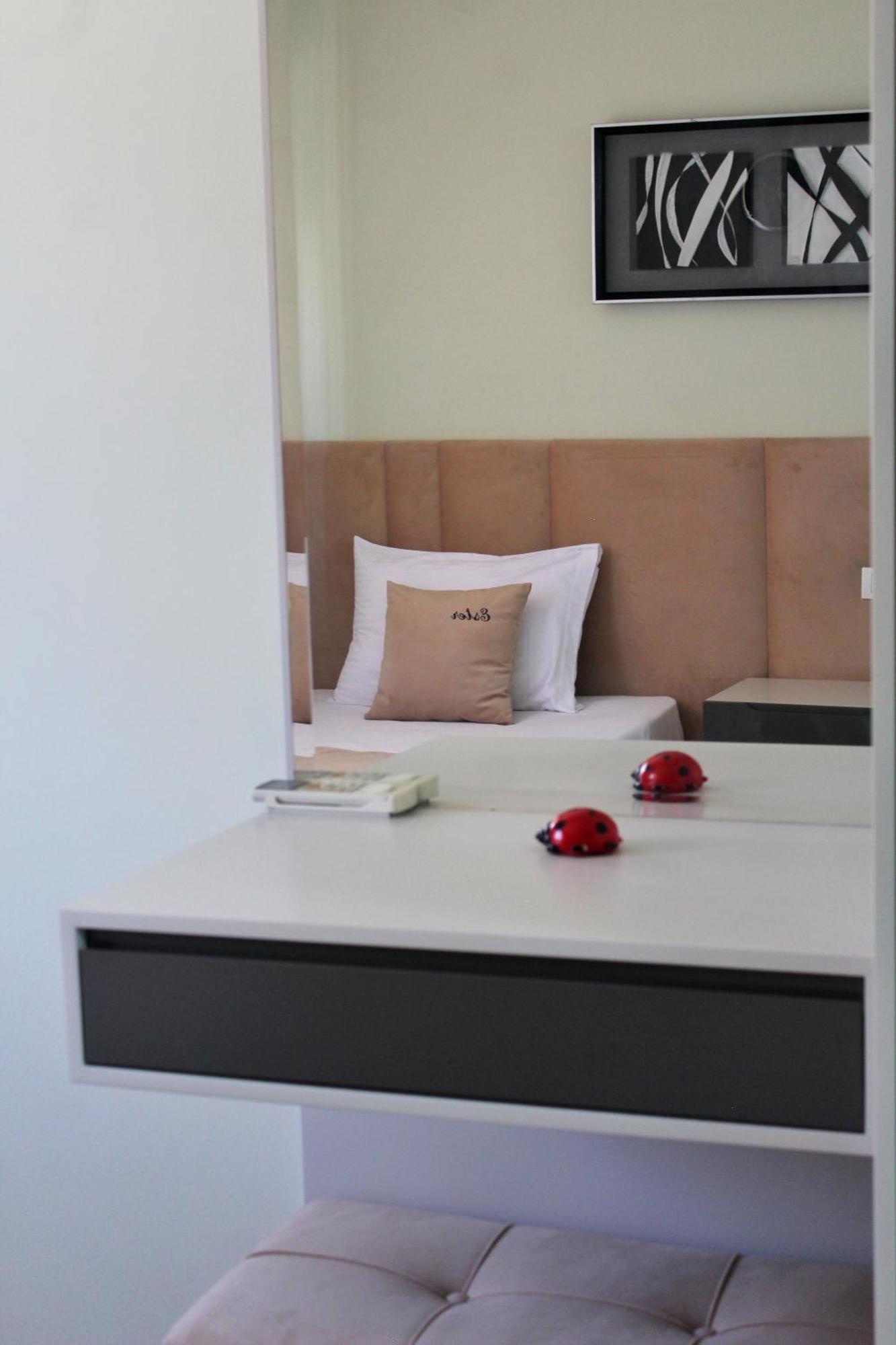 Essy'S Apartment Корча Экстерьер фото